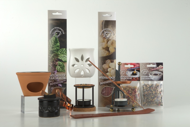 R&auml;ucherst&auml;bchen, R&auml;uchermischungen und R&auml;uchergef&auml;&szlig;e mit Zubeh&ouml;r u.a. Patchouly Kardamon oder Weihrauch